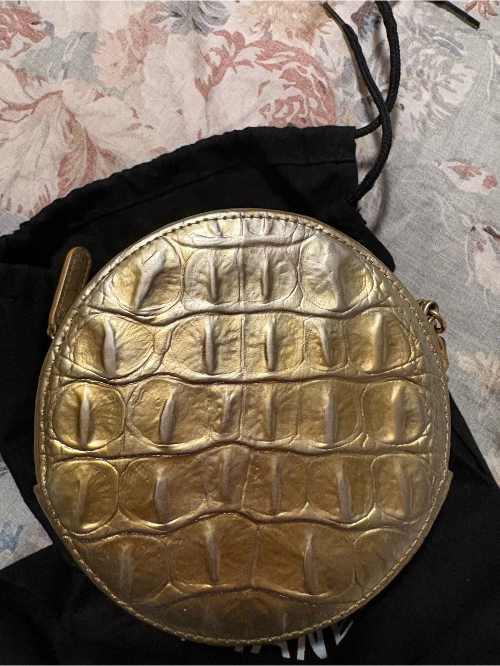 CHANEL Gold Croc-Embossed Round Leather crossbody bag